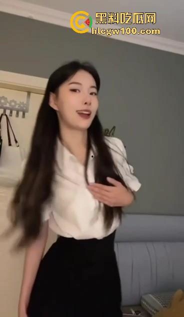 小编推荐!湘潭大学大一极品反差学妹【王璨】淫荡发骚视频视频曝光,邻家学妹天花板。