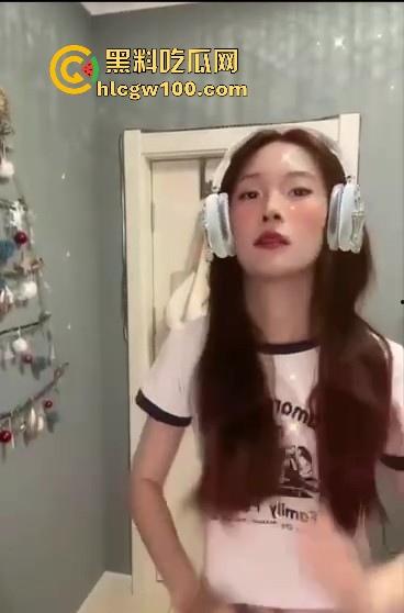 小编推荐!湘潭大学大一极品反差学妹【王璨】淫荡发骚视频视频曝光,邻家学妹天花板。