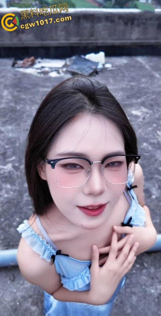 抖音网红【桃桃酱乖乖】大尺度视频泄漏,纤手捻粉嫩乳头硬挺晃荡,掰穴自慰咬唇娇喘奶香四溢!