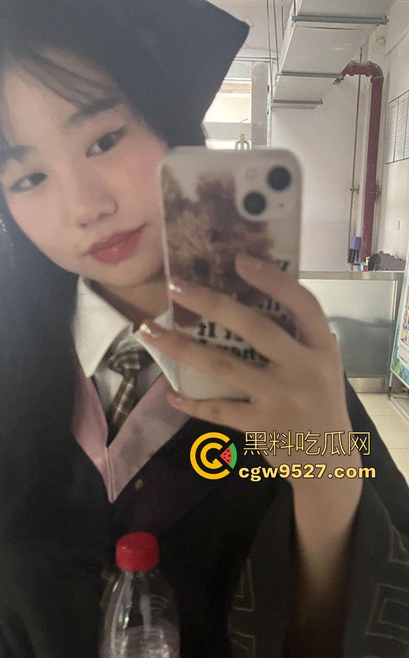 湘潭大学极品眼镜妹【林晴怡】与好兄弟一起尝试激情3P,反差小母狗前后夹击,深喉吞精反差到极致!