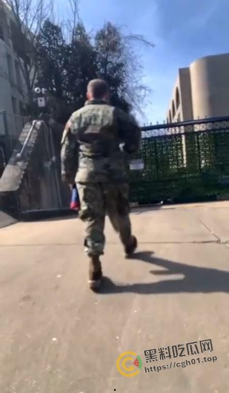 美国空军在以色列大使馆前自焚!临死前高呼不做种族灭绝的同谋 是英雄还是极端分子?