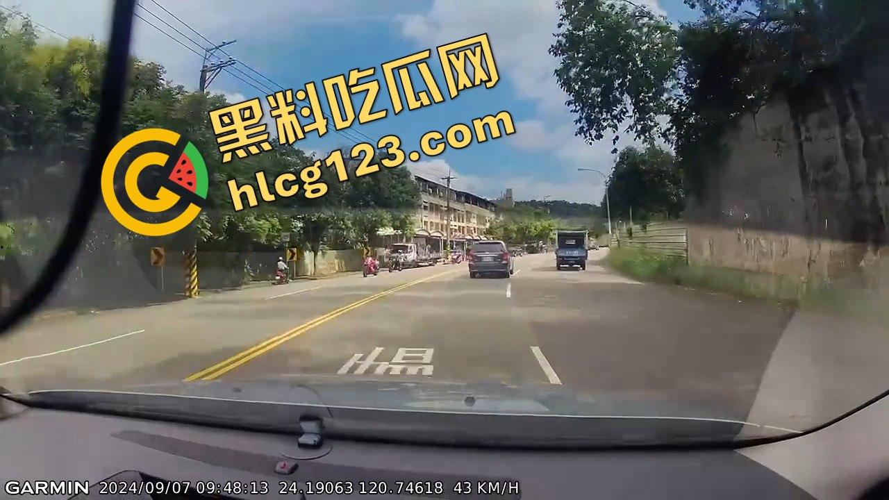 台湾便衣警察摩托车别停货车，上演街头惊险抓捕在逃犯！