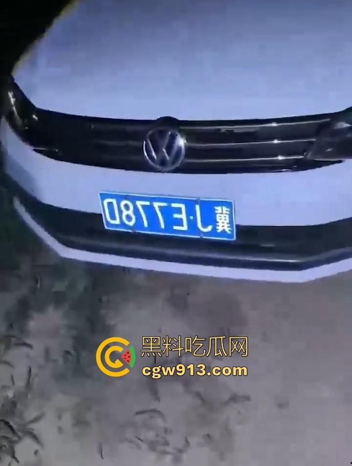 河北速腾车震现场视频曝光!路人深夜偶遇男女车内激情啪啪,车身摇晃明显,被发现后吓得慌不择路开车逃跑!