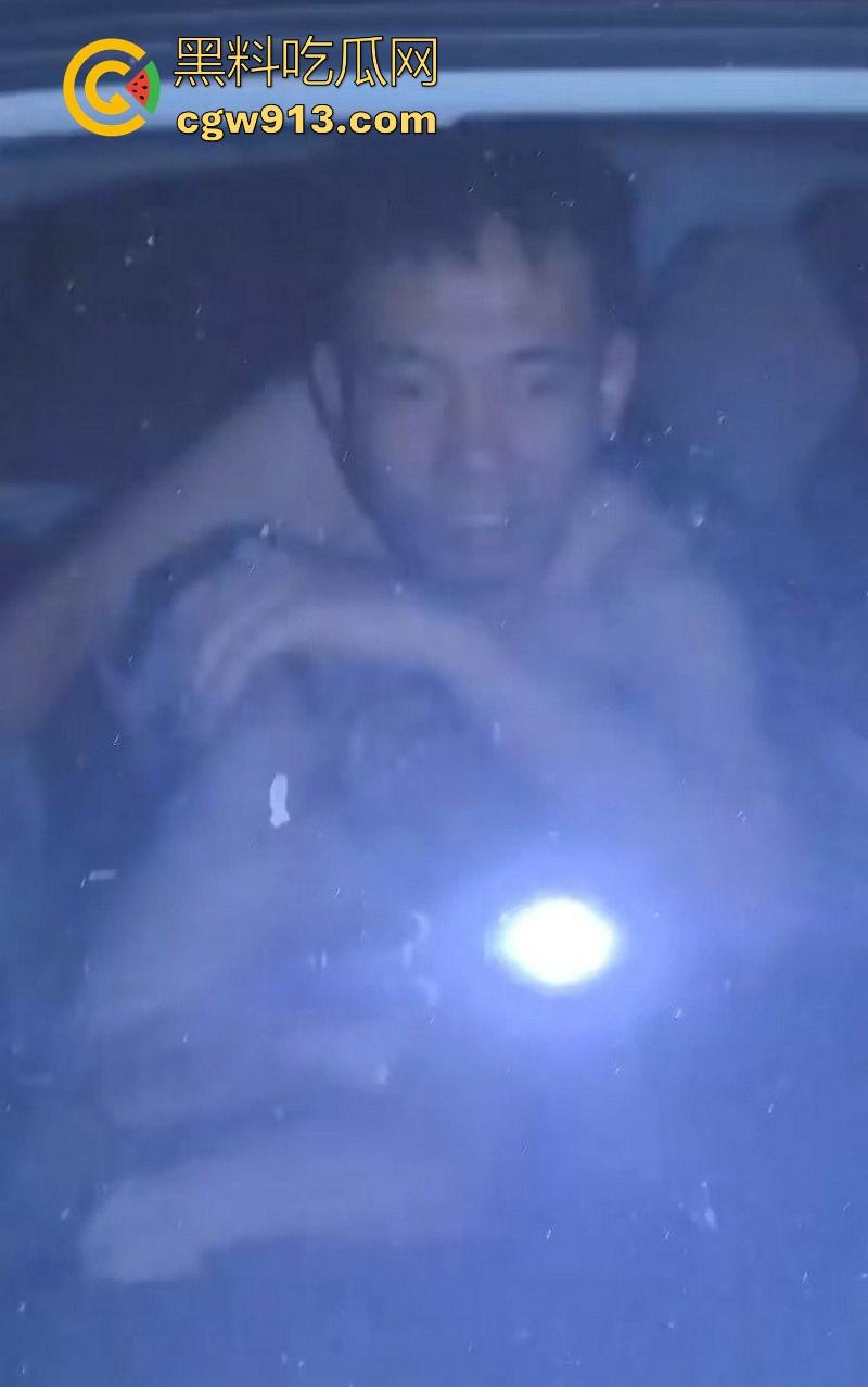 河北速腾车震现场视频曝光!路人深夜偶遇男女车内激情啪啪,车身摇晃明显,被发现后吓得慌不择路开车逃跑!