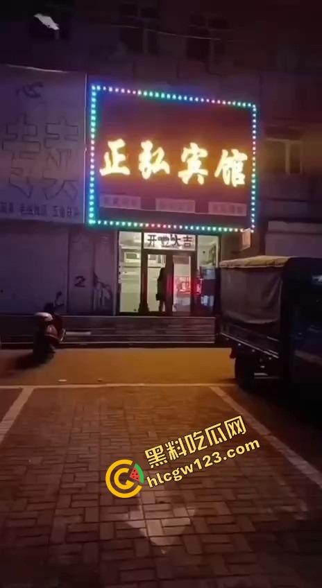 辽宁软饭男真实上演软饭硬吃,足浴店下班接人,老婆被操到下面疼,他还劝她继续干一年!