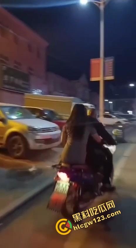 辽宁软饭男真实上演软饭硬吃,足浴店下班接人,老婆被操到下面疼,他还劝她继续干一年!