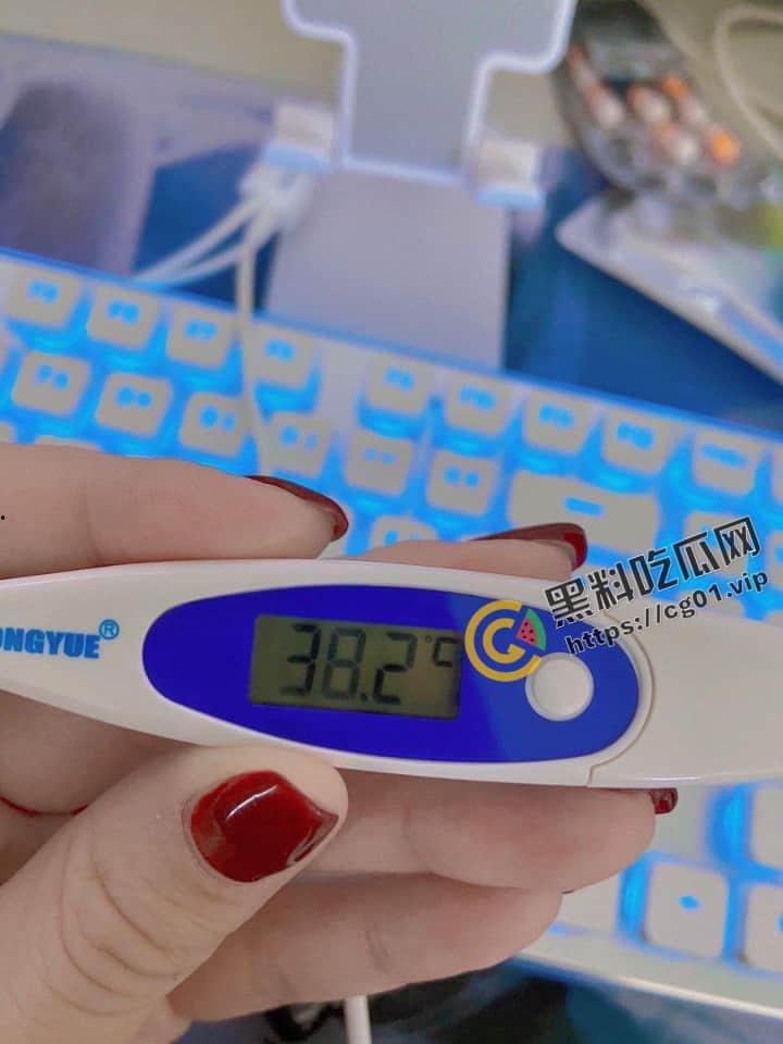 抖音四百万粉 姚永纯 被戴绿帽 胖媳妇嫌弃姚老板鸡巴太小 找猛男狂干 性爱视频流出 被大鸡巴屌的神智恍惚 ！