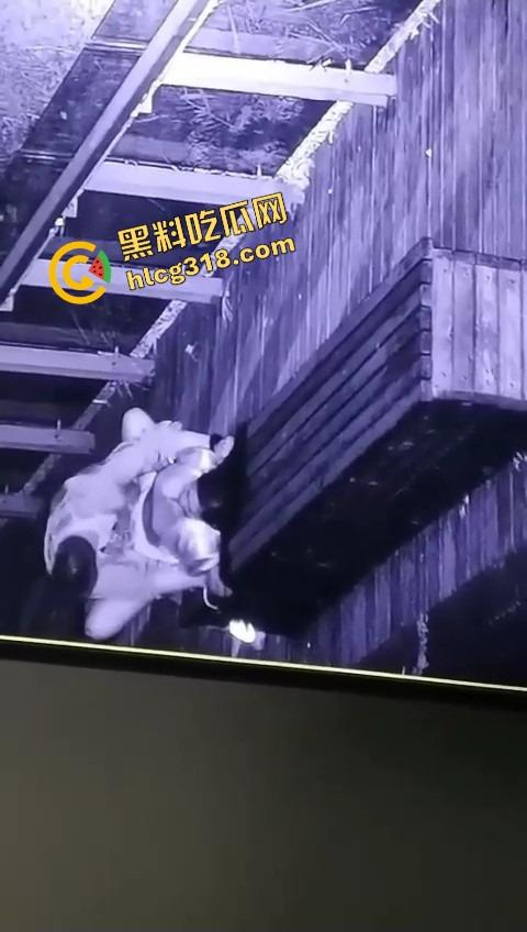 杭州公园长椅野战全程被监控拍下,两人全程激烈拉伸还换姿势,保安看回放笑抽了,上夜班果然有福利!