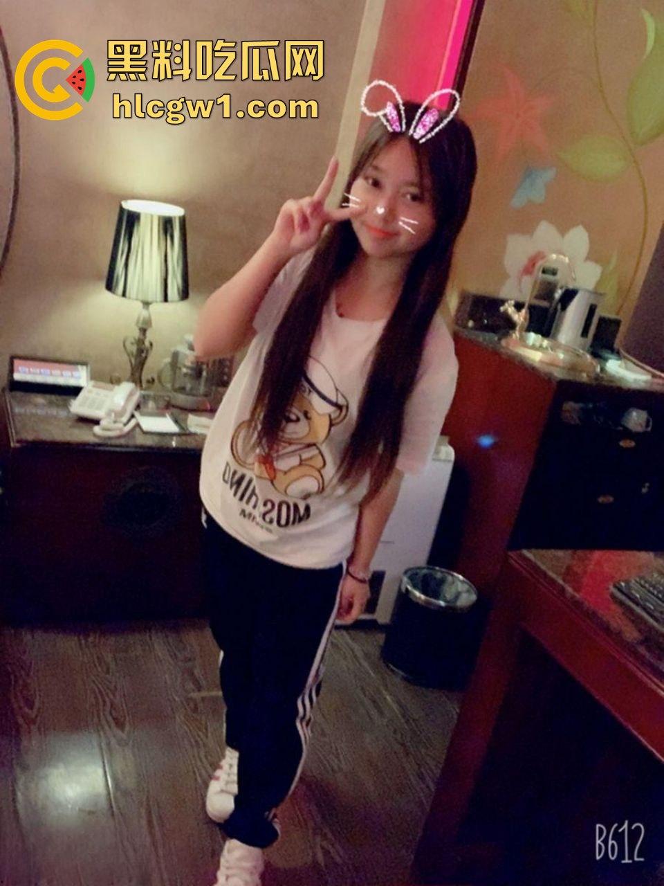 广西刺青小太妹【孙甜】被金主调教成母狗!骚劲儿十足,金主大哥玩够了就分享出来让兄弟们也瞧瞧!独家投稿!