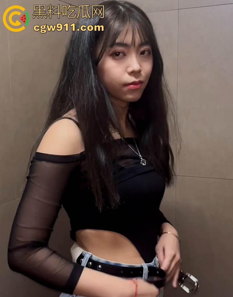 北京邮电大学性感学姐【史慧玲】后入无套狂操汁水四溅,野外露出乳钉,口交深喉吞吐,看的下体硬邦邦!