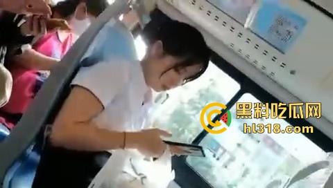 岛国电车系列?短裙职业OL公交车抠淫穴被偷拍,想加好友跟其约炮,不料成反面教材,白白浪费了好的机会!
