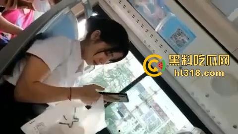 岛国电车系列?短裙职业OL公交车抠淫穴被偷拍,想加好友跟其约炮,不料成反面教材,白白浪费了好的机会!