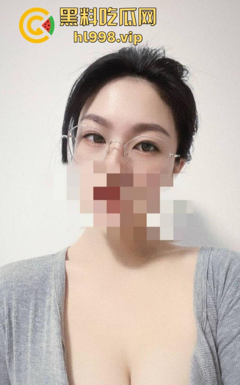 万人求的极品长腿人妻私拍来了!群交乱操,黑丝肉丝轮番上阵,十月『大魔王』放飞自我!