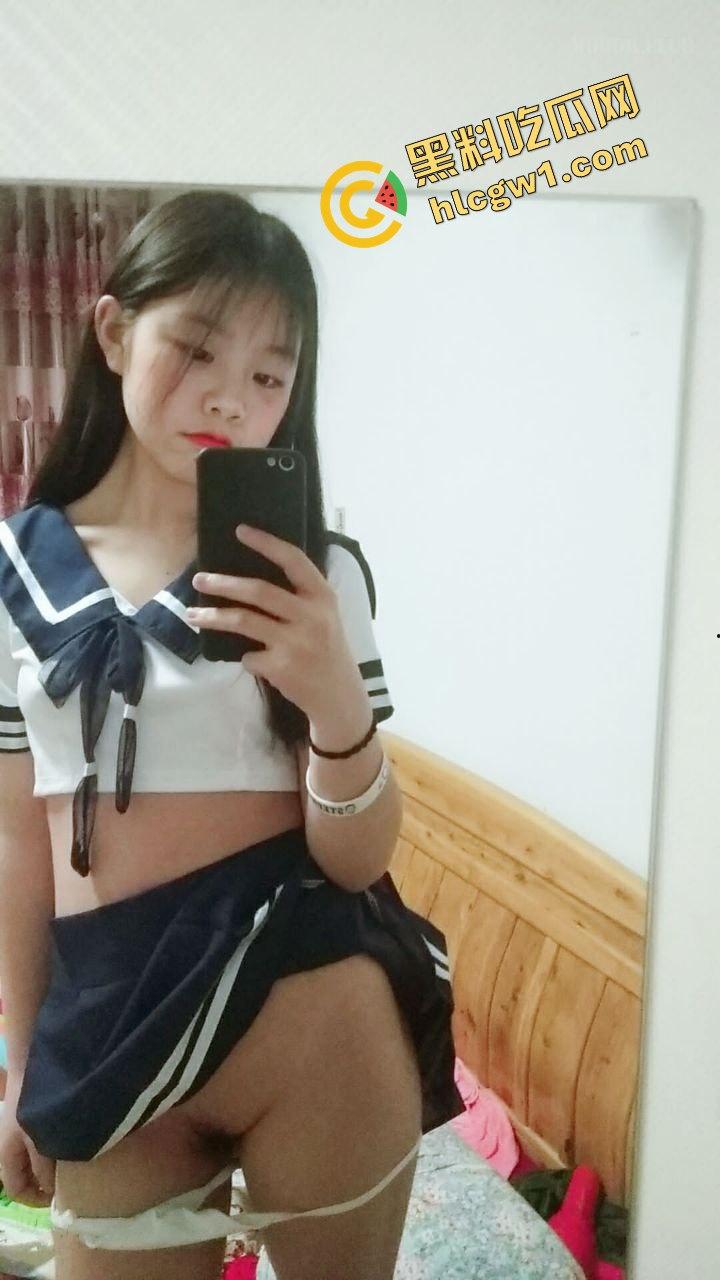 浏阳职业中专高三小骚货『李萱怡』放假在家发骚露奶自拍 狠狠玩弄骚逼 独家曝光!