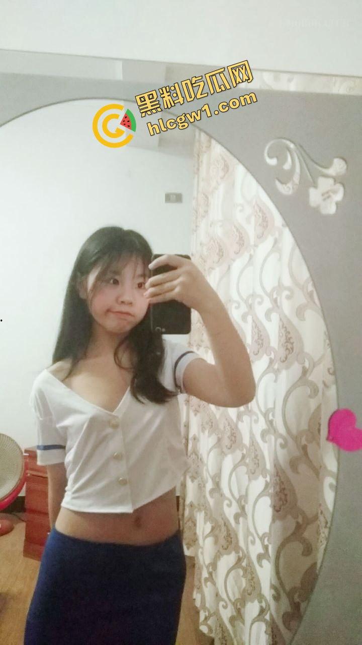 浏阳职业中专高三小骚货『李萱怡』放假在家发骚露奶自拍 狠狠玩弄骚逼 独家曝光!