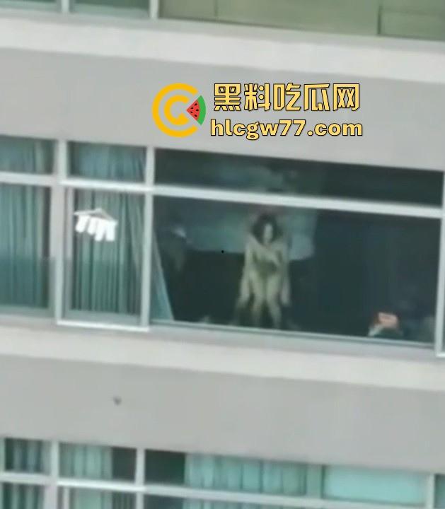 狗男女不拉窗帘激情性爱 窗前站立打桩爆操 全过程被对面楼瓜友偷拍记录!