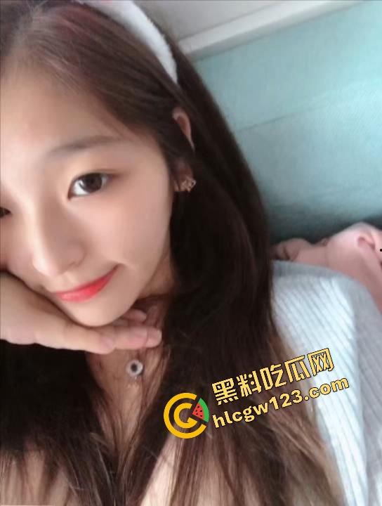 她是南昌最能装的骚货『乔欣玉』金主点菜送上门,浓眉大眼清纯外表,穿包臀裙被金主哥花样调教!