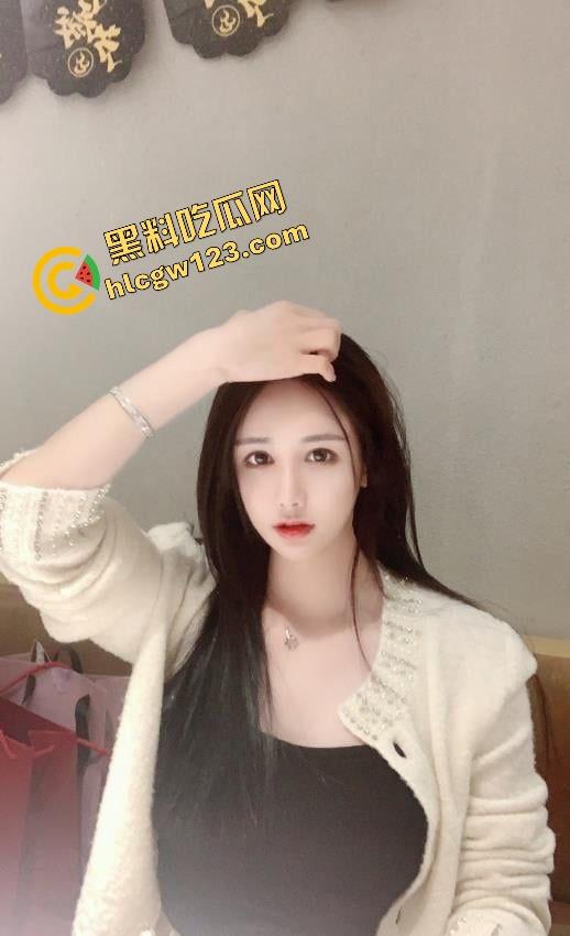 她是南昌最能装的骚货『乔欣玉』金主点菜送上门,浓眉大眼清纯外表,穿包臀裙被金主哥花样调教!