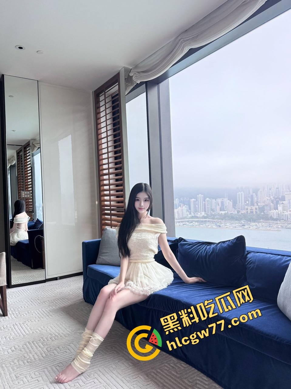 绿帽男爆料自家骚妻,19cm鸡巴酒店房内狂操暴露母狗本性,腿张成M型爽到抽搐!