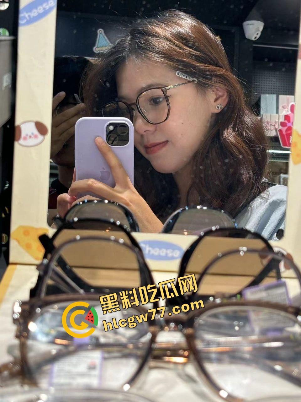 世界上最大的背刺，成都女孩【周然】手机借闺蜜打游戏，结果闺蜜偷看到她大量私密，友谊当场粉碎！