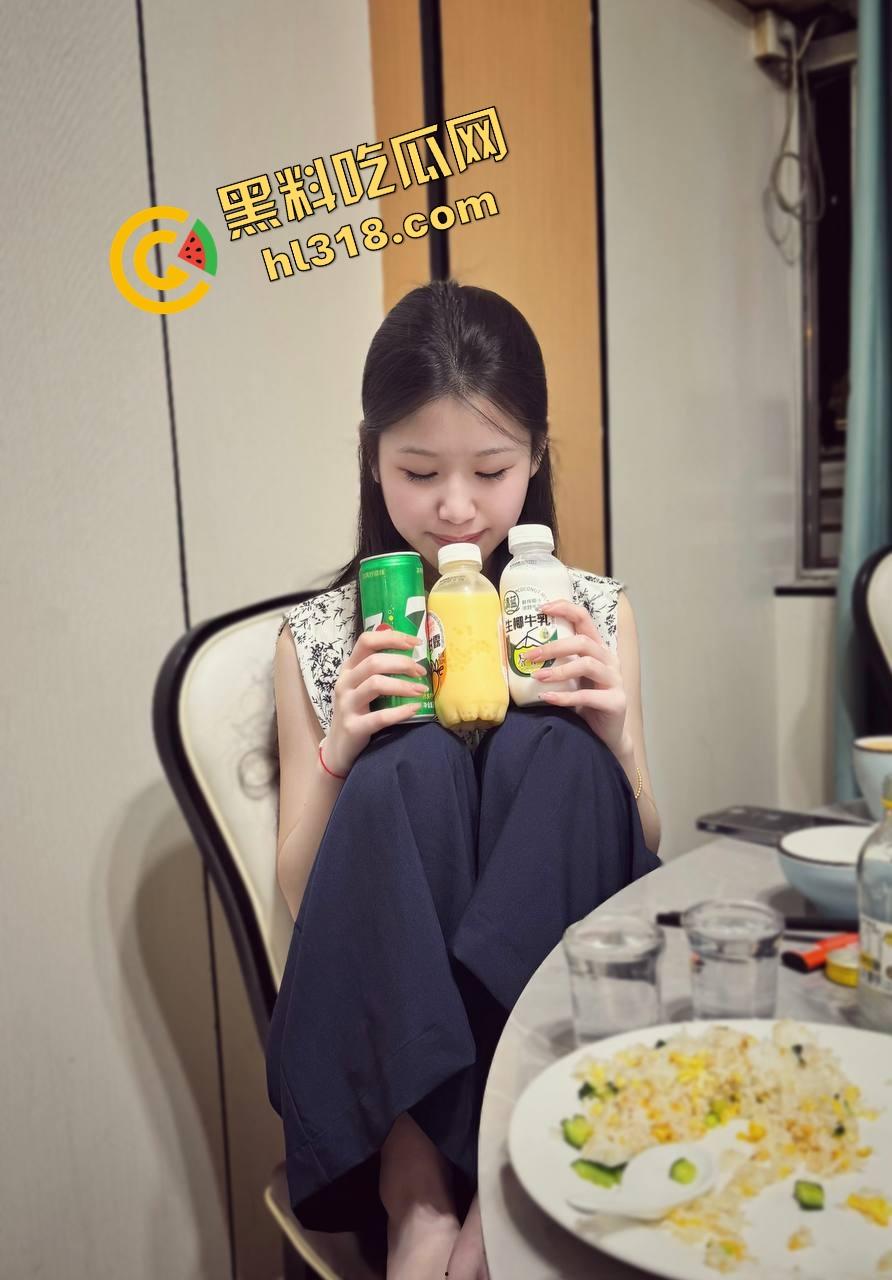 约炮美甲店少妇本想随便玩,结果喷成水龙头,直接喊兄弟组队3P,骚货嘴上说害羞下面一刻都不停!