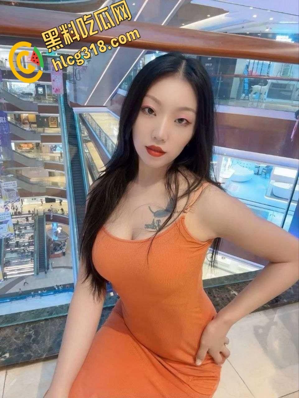 推特网红少妇【暮色】,极品后妈裙福利挑选粉丝,地下车库露出全套服务粉丝!