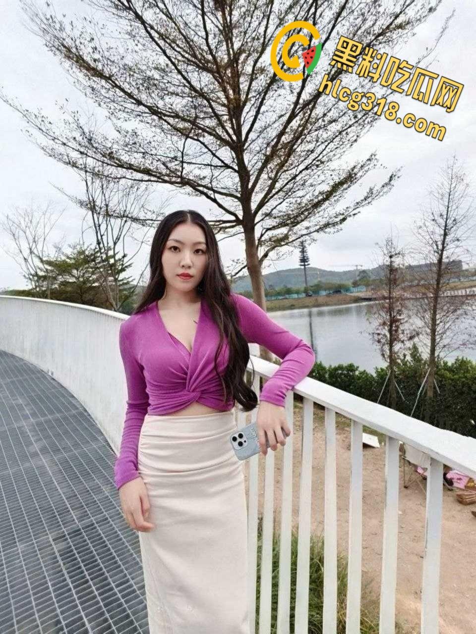 推特网红少妇【暮色】,极品后妈裙福利挑选粉丝,地下车库露出全套服务粉丝!