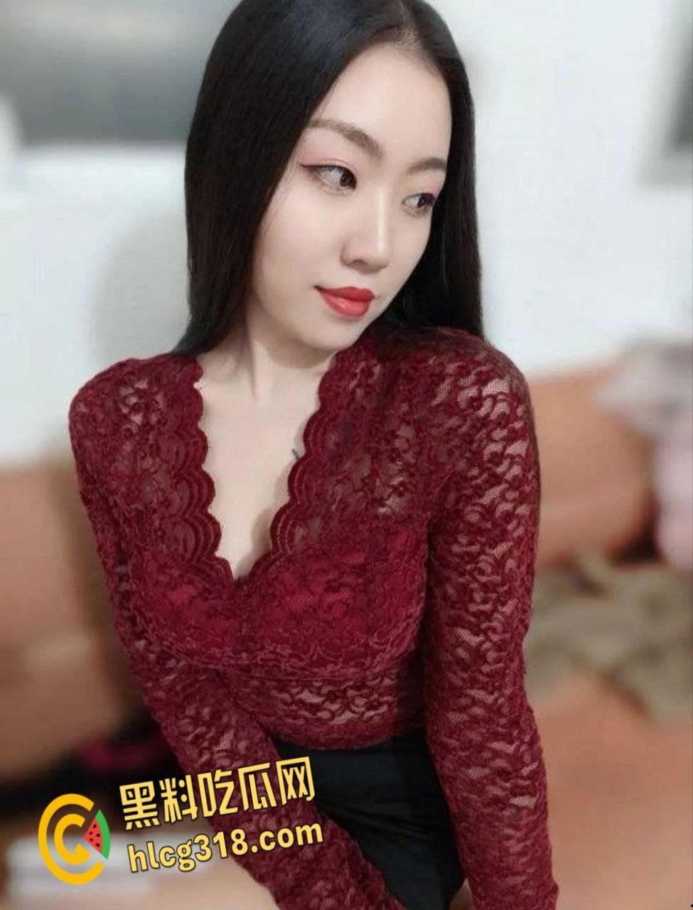 推特网红少妇【暮色】,极品后妈裙福利挑选粉丝,地下车库露出全套服务粉丝!