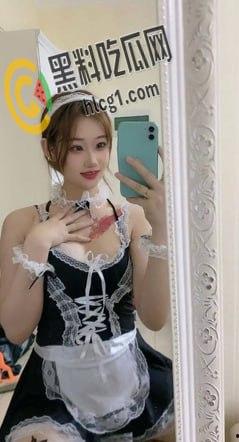 通辽师范学院极品反差婊 喜欢纹身的妹子 在学校时酷酷的 到家就变母狗 这身材一看就很耐操