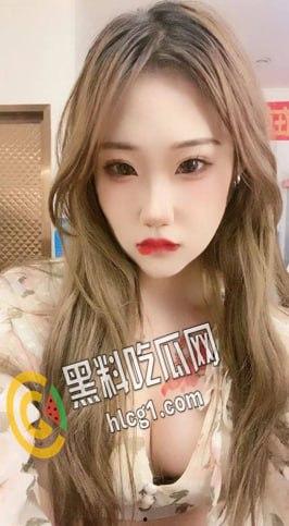 通辽师范学院极品反差婊 喜欢纹身的妹子 在学校时酷酷的 到家就变母狗 这身材一看就很耐操