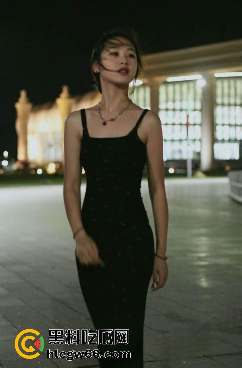 安徽阜阳幼儿师范21岁【杨梦瑶】厕所被同学夺走初夜,嫩逼自慰视频喷水流满地,浪得欠干死!