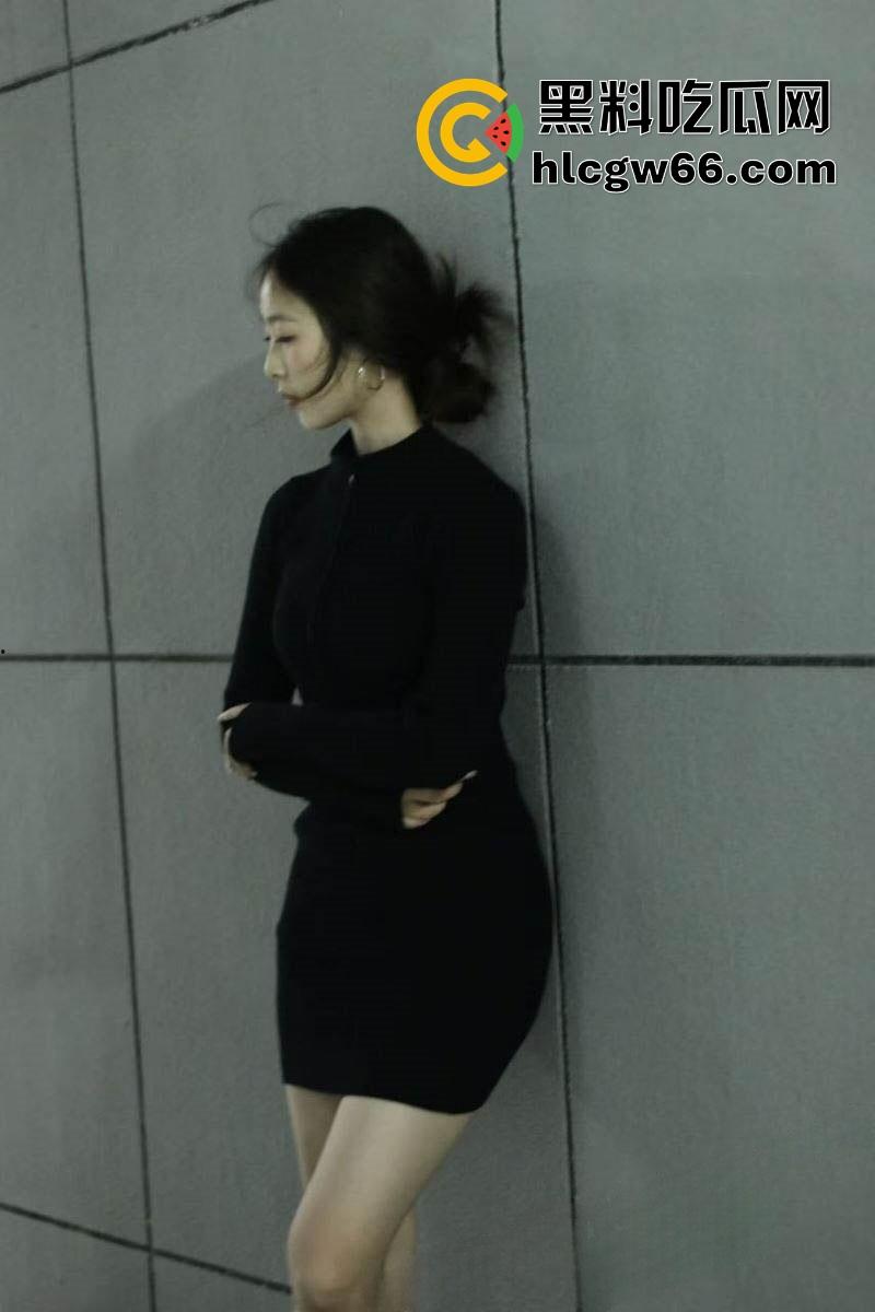 安徽阜阳幼儿师范21岁【杨梦瑶】厕所被同学夺走初夜,嫩逼自慰视频喷水流满地,浪得欠干死!