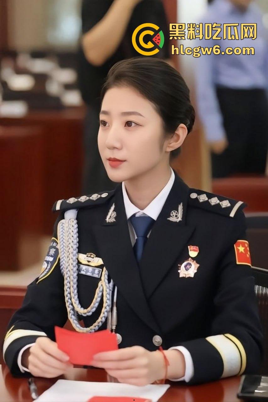 退役警花下海经商服务洋鬼子被按床打桩 又一个制服浪货被操成肉便器 警花传人不如『张津瑜』还想靠肉体上位？