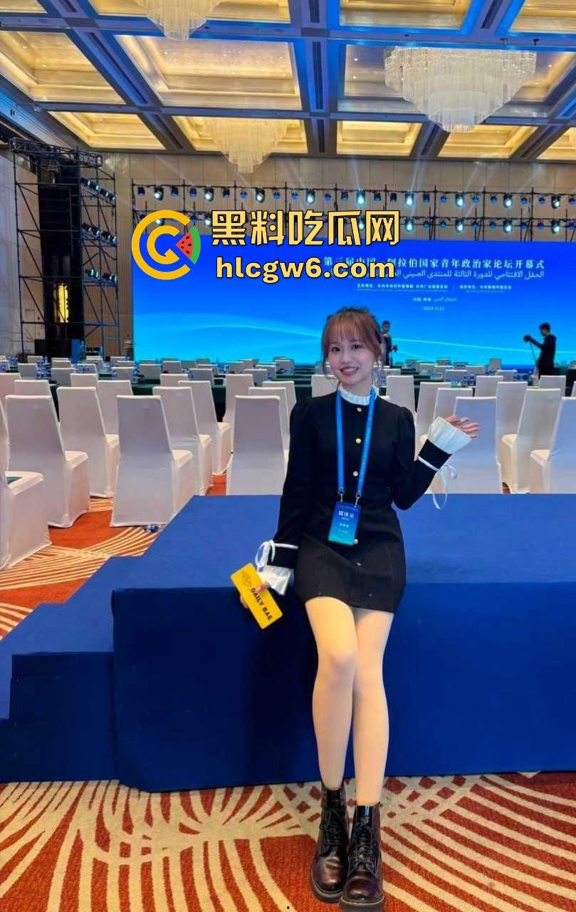 退役警花下海经商服务洋鬼子被按床打桩 又一个制服浪货被操成肉便器 警花传人不如『张津瑜』还想靠肉体上位？