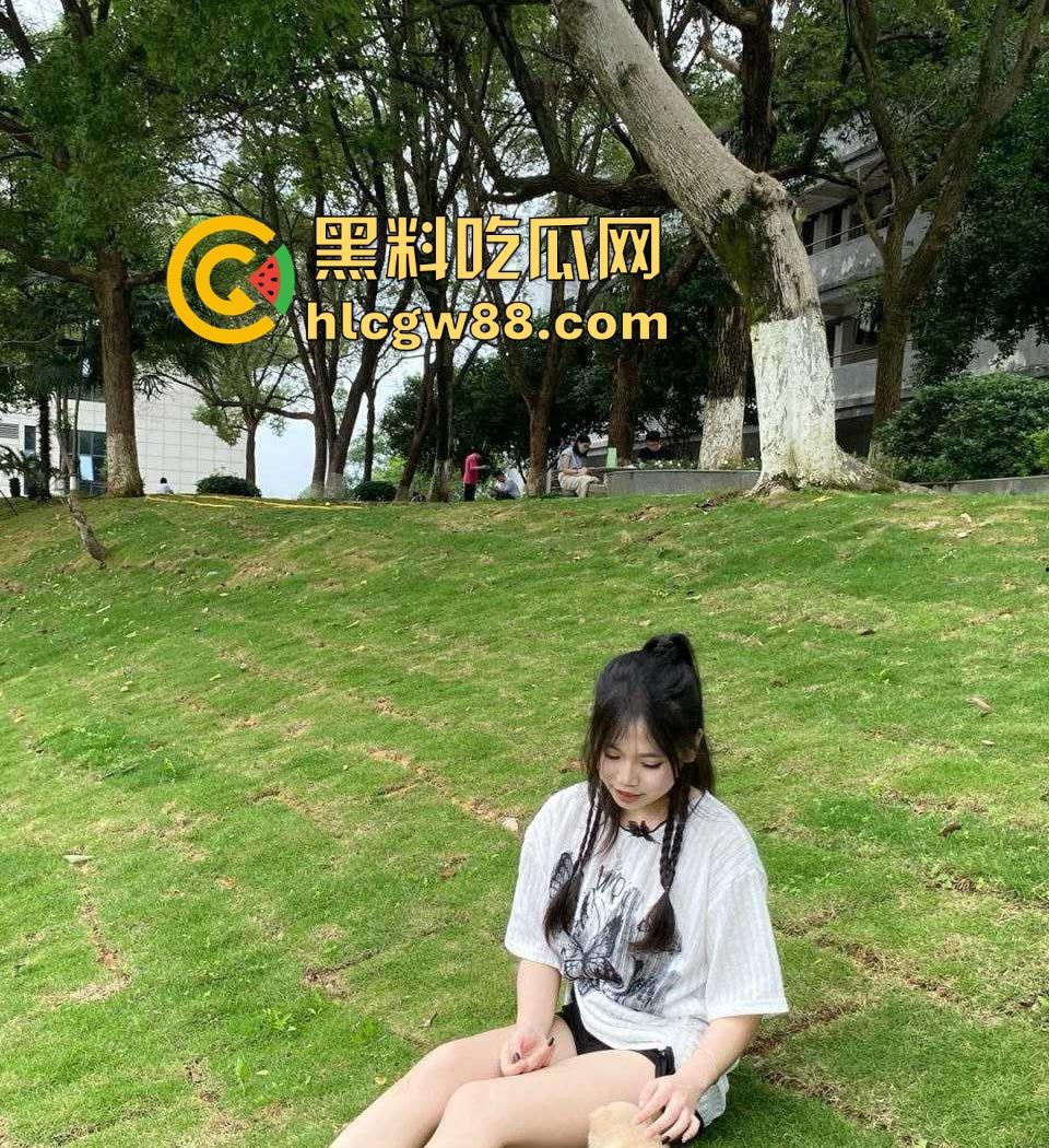 江苏徐州清纯嫩妹【李凝珠】生活照和现实的反差 母狗配丝袜 骚穴随便插 男友炮友直呼太过瘾!