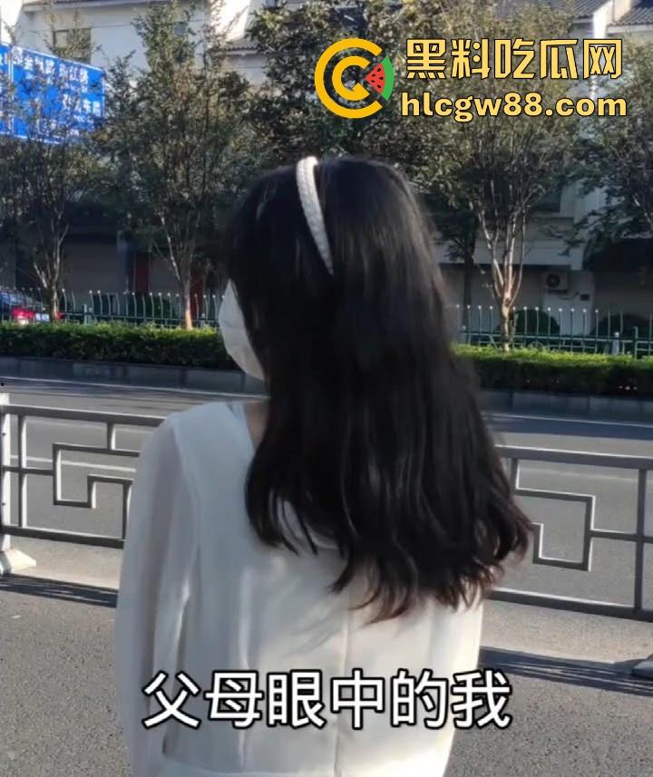 江苏徐州清纯嫩妹【李凝珠】生活照和现实的反差 母狗配丝袜 骚穴随便插 男友炮友直呼太过瘾!