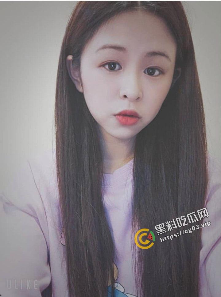 浴血奋战！台湾中山大学 纹身叛逆小妹开房与炮友大玩性爱自拍 年轻人玩的激情 月经期间强闯红灯干