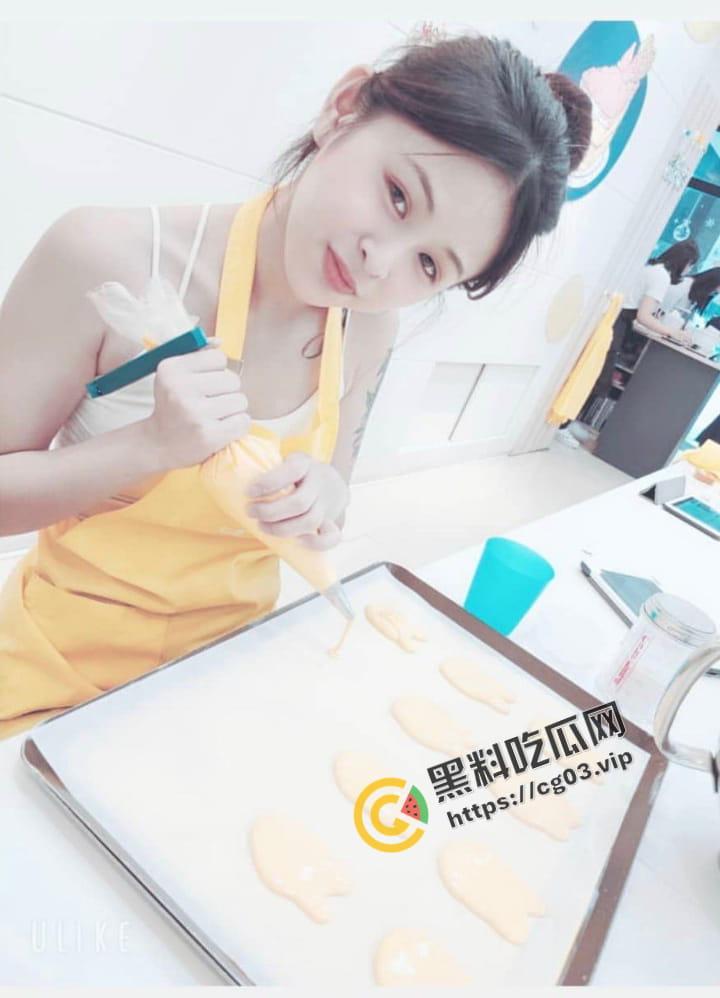 浴血奋战！台湾中山大学 纹身叛逆小妹开房与炮友大玩性爱自拍 年轻人玩的激情 月经期间强闯红灯干