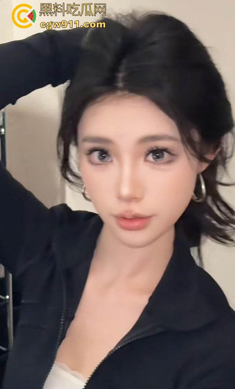 长沙LV极品销售【秦璐伊】高颜值极品身材,搭配紧身吊带裙配黑色小白袜,C杯美乳挺翘,被金主镜子前猛操后入!