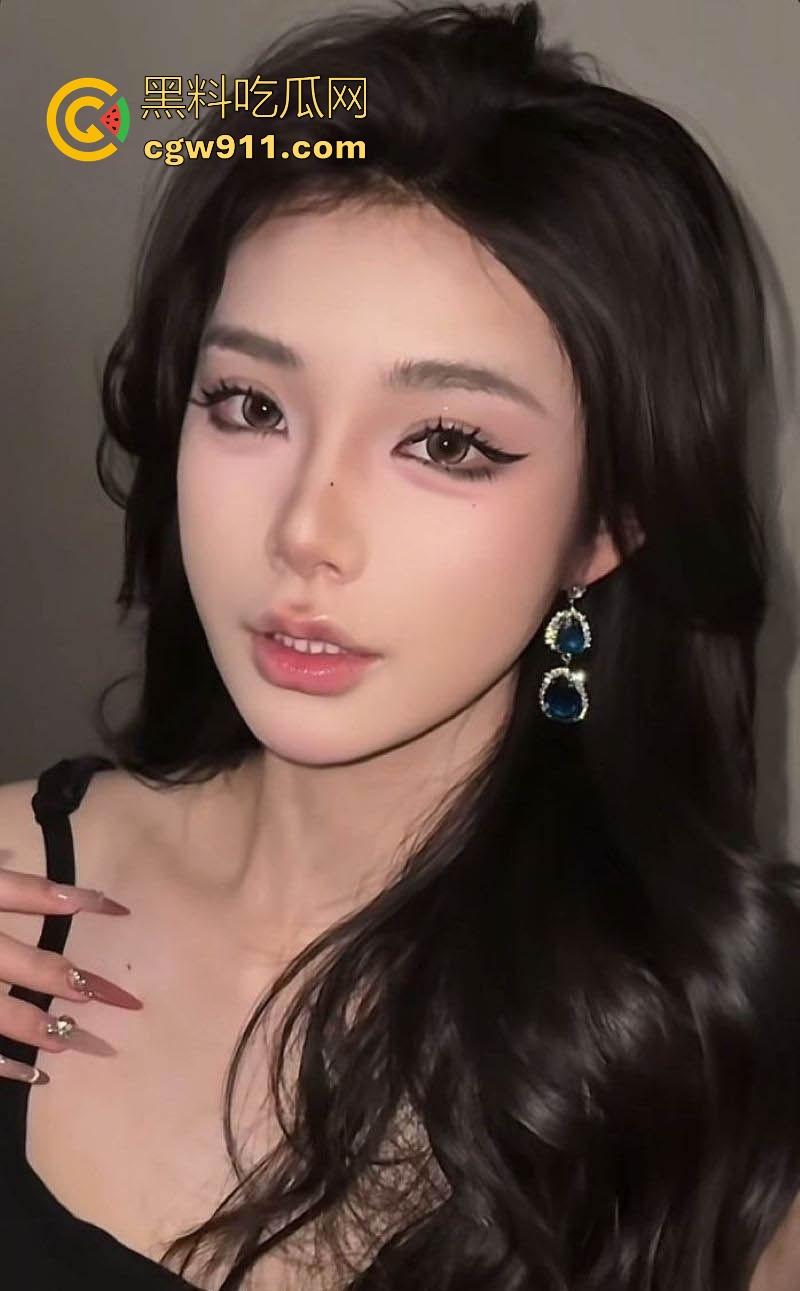 长沙LV极品销售【秦璐伊】高颜值极品身材,搭配紧身吊带裙配黑色小白袜,C杯美乳挺翘,被金主镜子前猛操后入!