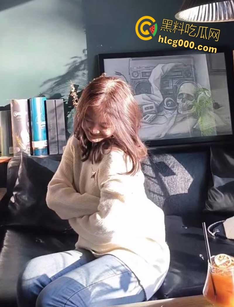 天津大学骚母狗【沈鑫怡】,背着男友在网上撩骚,清纯美女寝室蕾丝淫荡扣逼,男友发现后曝光裸聊视频!