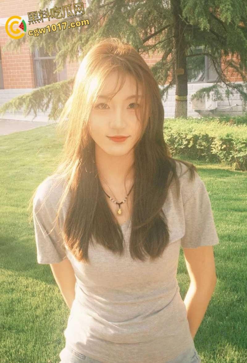 河北科技职院【李圣依】,发私拍为男友撸管助兴,揉捏大奶秀剃毛小穴,插肛塞自慰淫水音撩耳!