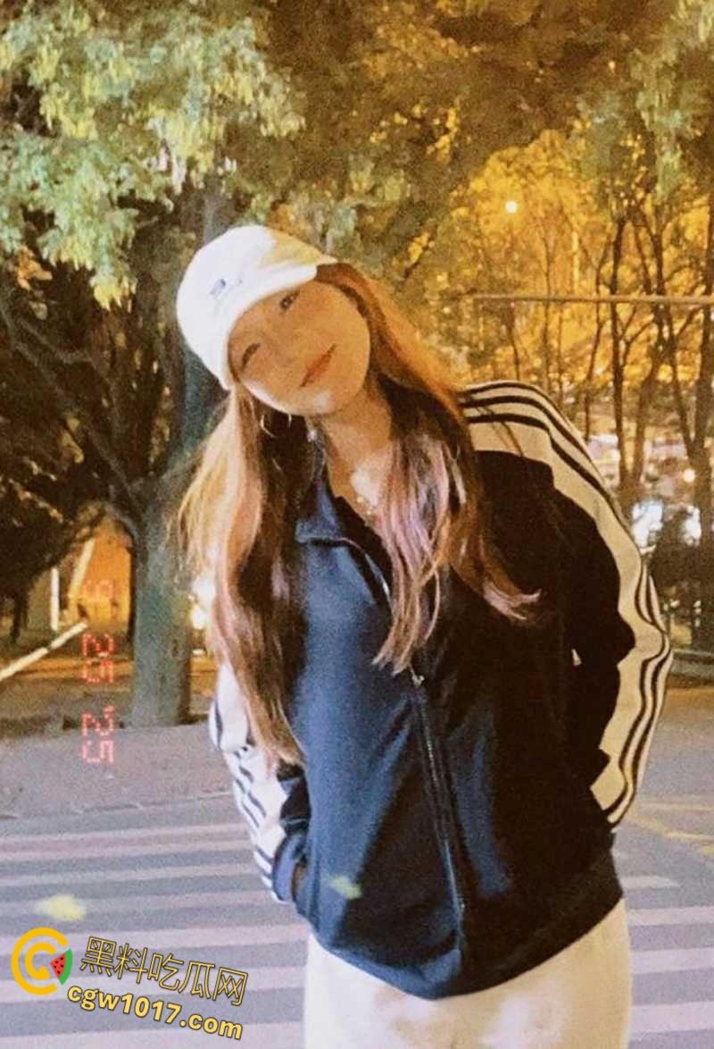 河北科技职院【李圣依】,发私拍为男友撸管助兴,揉捏大奶秀剃毛小穴,插肛塞自慰淫水音撩耳!