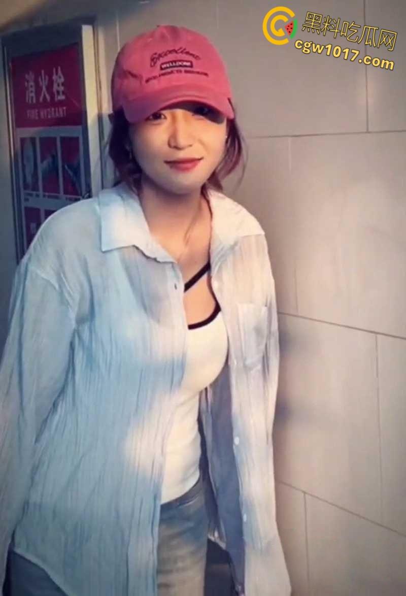 河北科技职院【李圣依】,发私拍为男友撸管助兴,揉捏大奶秀剃毛小穴,插肛塞自慰淫水音撩耳!