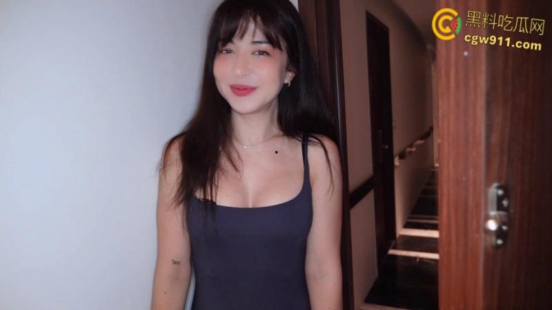 欧美混血女神【LunaLoveKiss】,巨乳美腿模特跪地口交,极品翘臀完美身材,无套中出白虎嫩穴 !