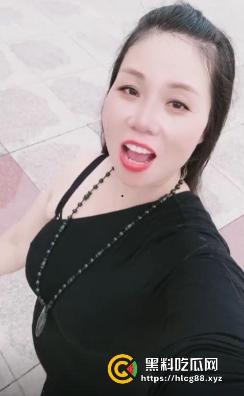 抖音少妇【莲儿】红高跟黑丝自慰视频卖38,做爱片68块随便看,卷成这样400块怕是能操这熟妇的烂逼!