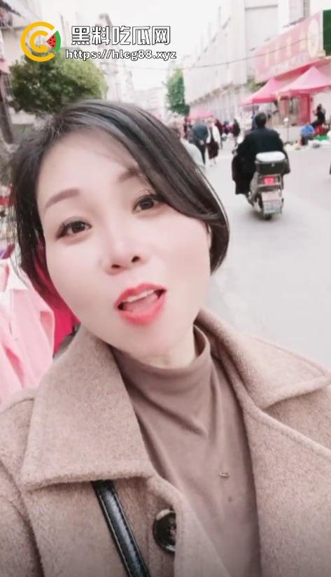 抖音少妇【莲儿】红高跟黑丝自慰视频卖38,做爱片68块随便看,卷成这样400块怕是能操这熟妇的烂逼!