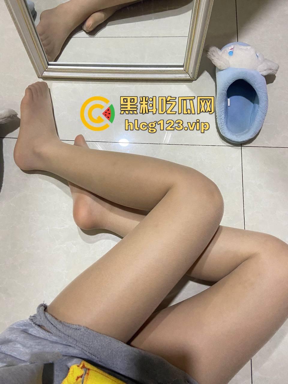 汕头大学约炮门!05年肉丝小学妹被体育生狂插,甜美叫声勾魂,男友干不动的被学长操翻!