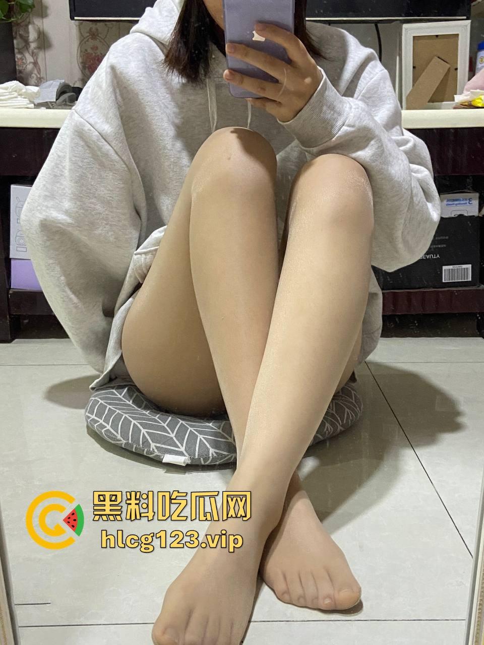 汕头大学约炮门!05年肉丝小学妹被体育生狂插,甜美叫声勾魂,男友干不动的被学长操翻!