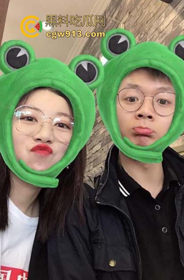 长沙私立高中英语老师【直雯静】与男友性爱自拍外泄，露脸口交常遭暴力猛插，表面清纯实则反差母狗！